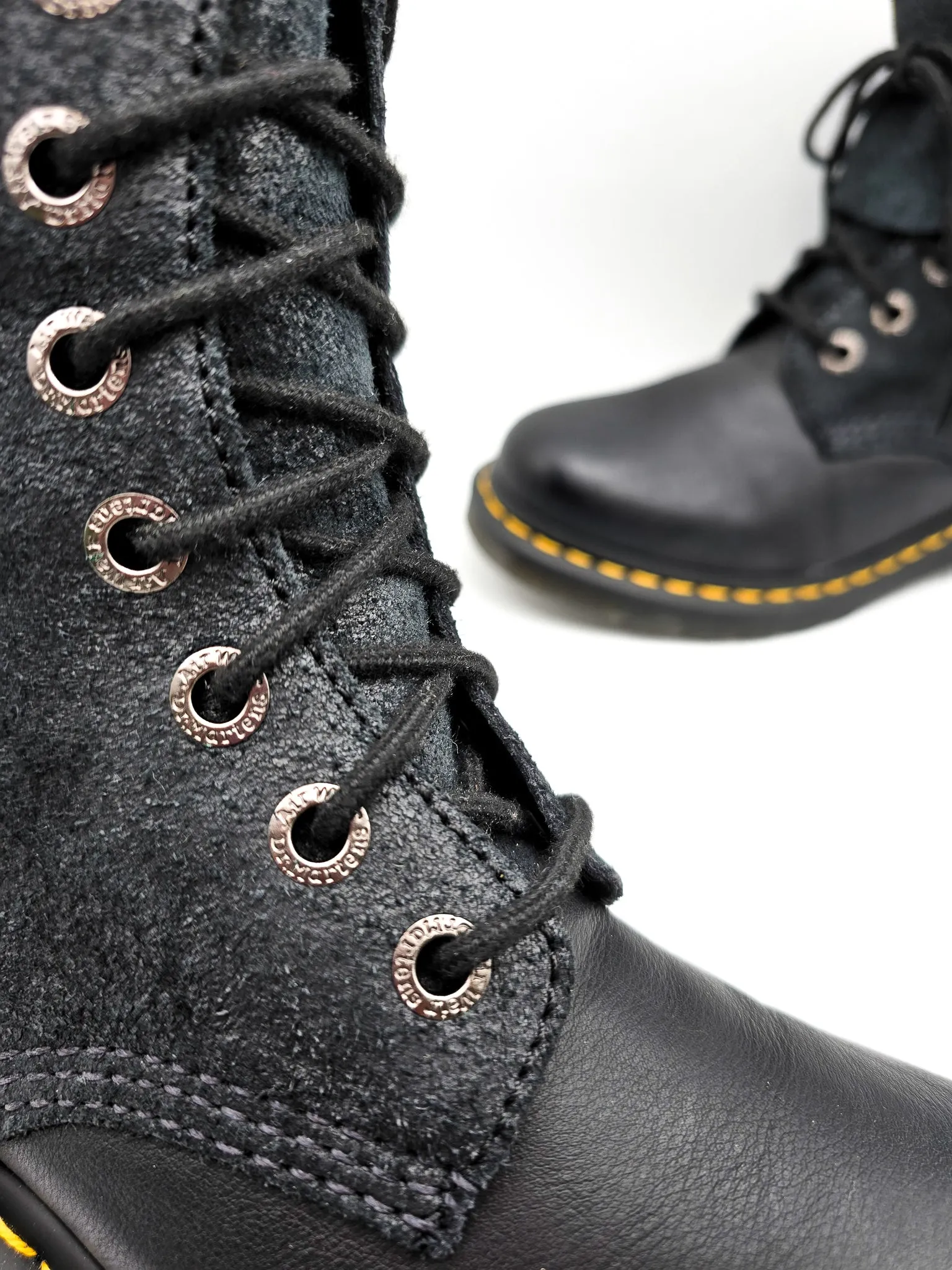 DR. MARTENS HAZIL BLACK